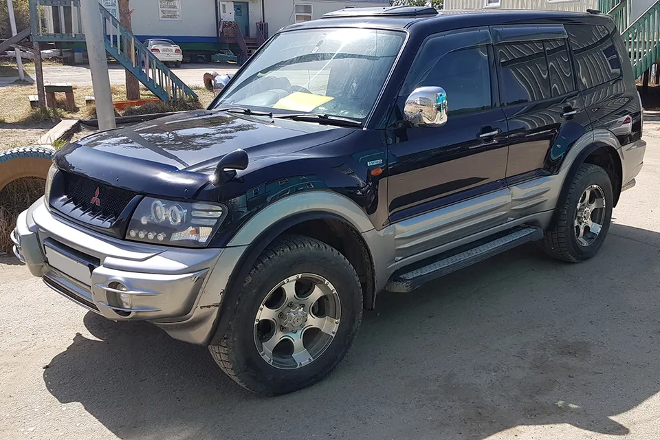 Mitsubishi Pajero III — Расширители арок 50 мм · 8 м